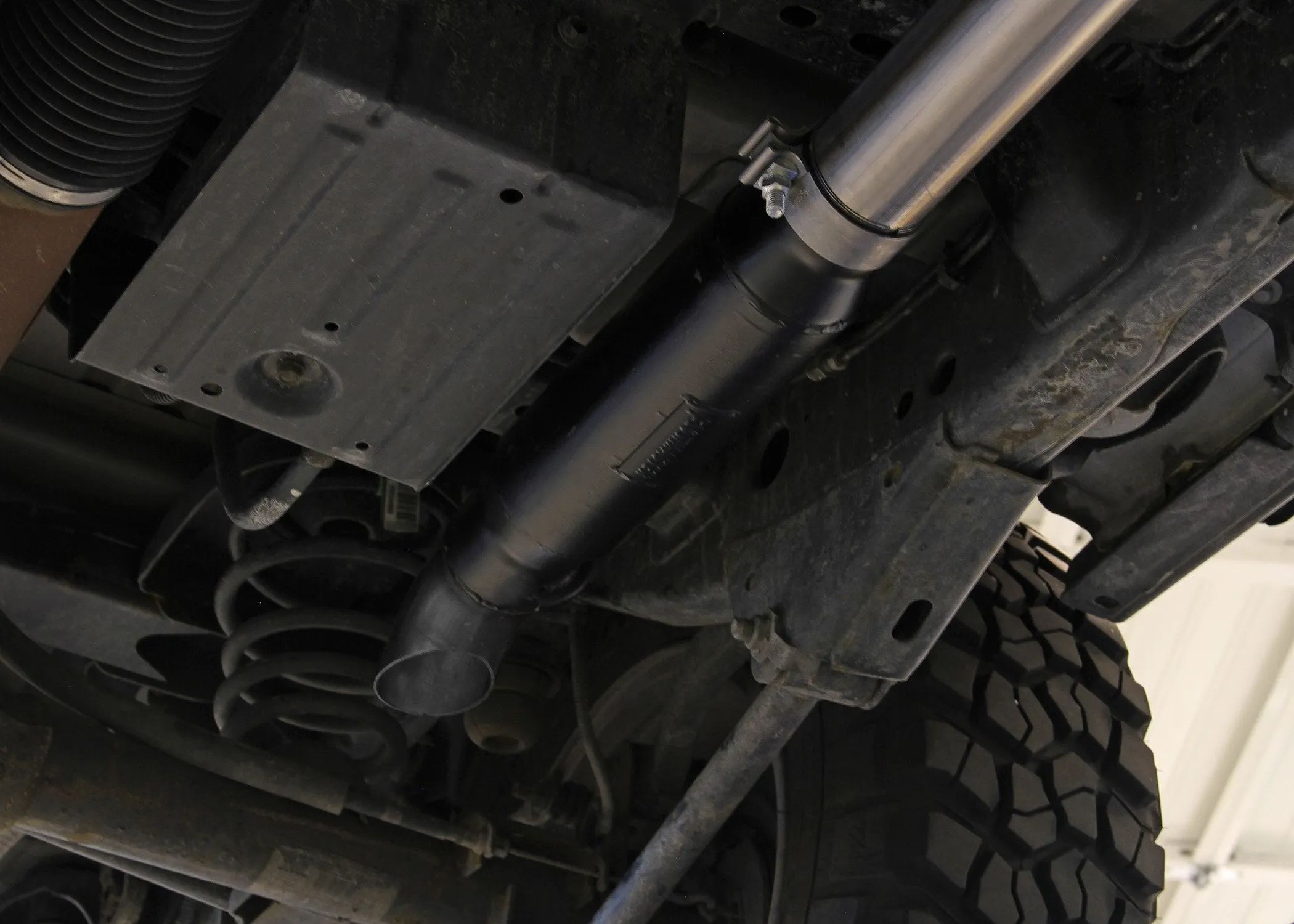 Flowmaster Exhaust Jeep Wrangler JK 3.6L/3.8L (07-18) 3.0" Catback - Outlaw Series 818110