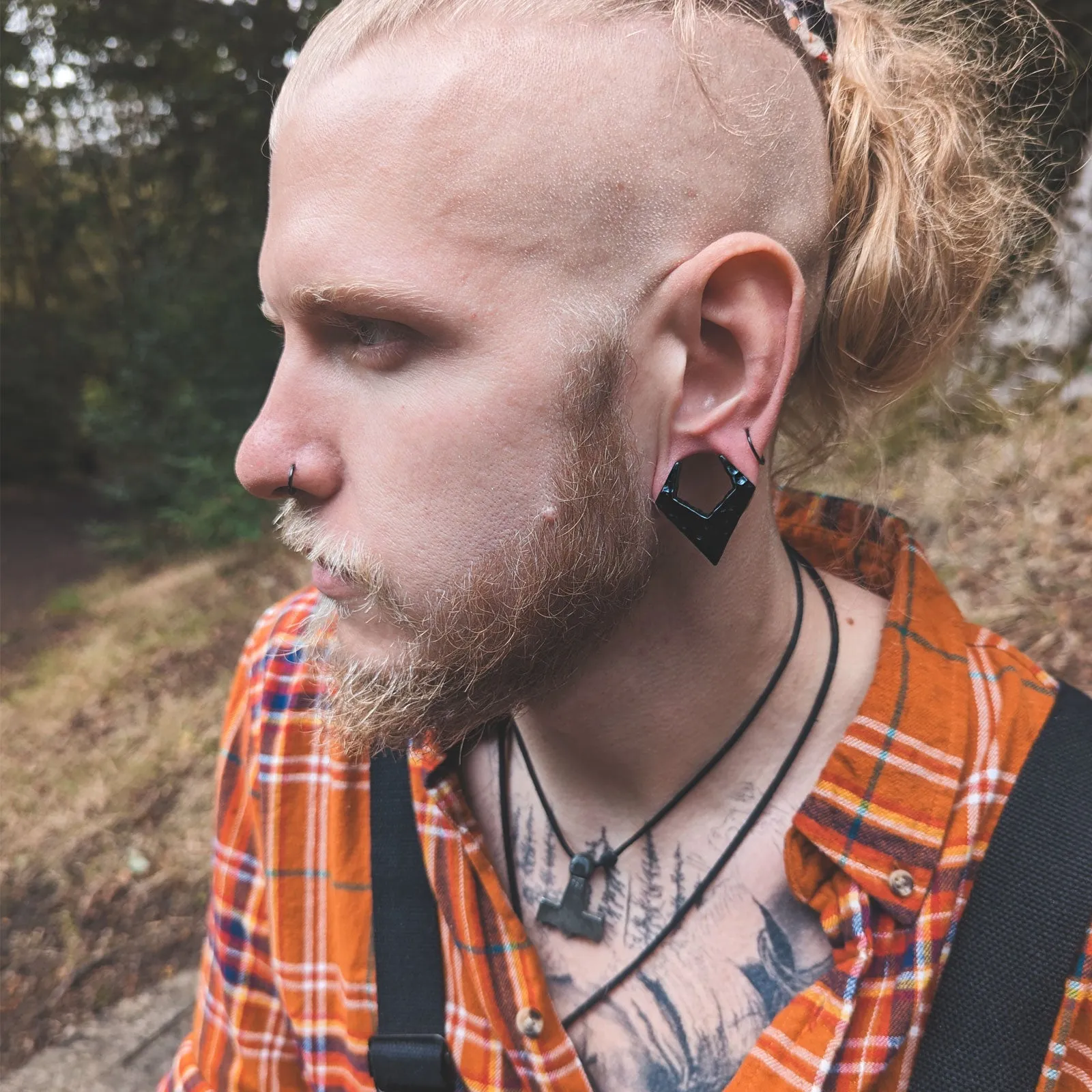 Hammered Pointed Hanger Black PVD Saddle Ear Weight